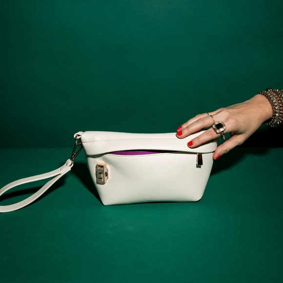 Snugbox Locking‎ Stash Travel Bag Wristlet Clutch White